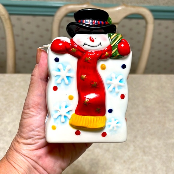 CHRISTMAS DECOR BUNDLE OF CERAMIC SNOWMAN GIFT BAG & ASSORTED BALLS & ORNAMENTS - Picture 2 of 14